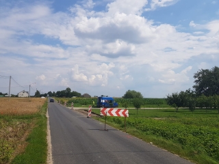 Rozpoczęła się budowa chodnika przy drodze gminnej w miejscowości Barcikowo